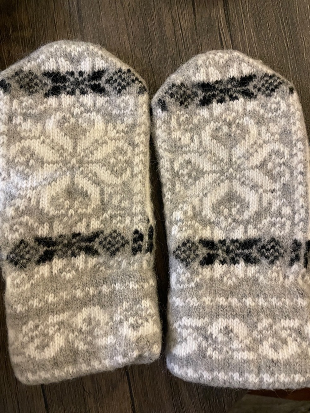 Women's Nordic Knit Wool Mittens in Gray and Black